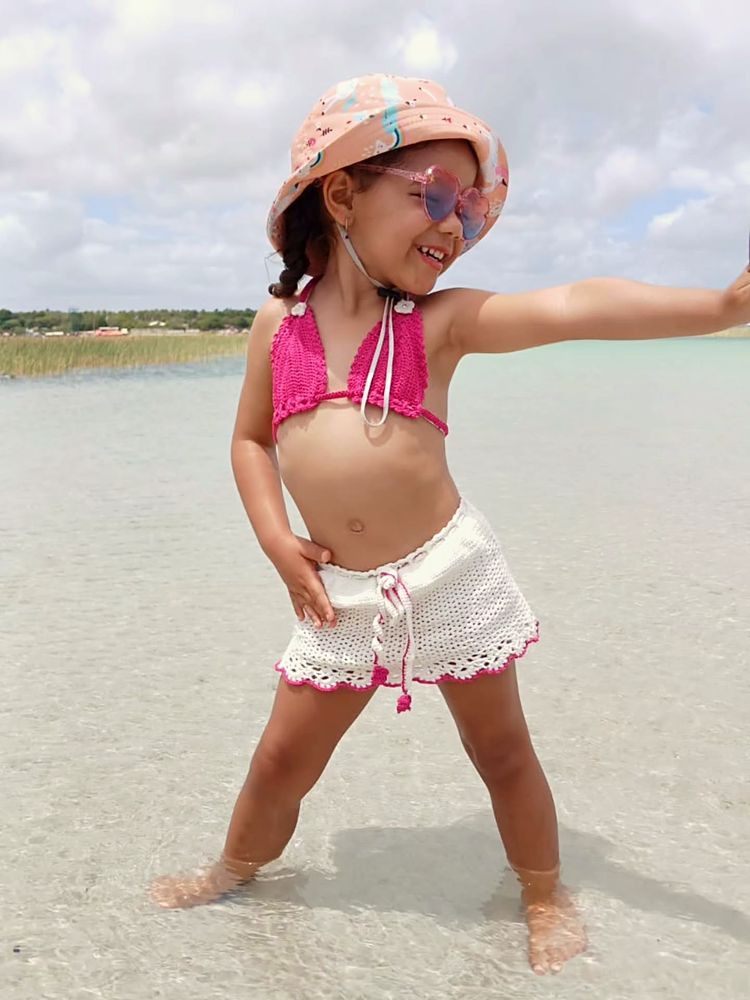 Moda praia infantil rosa e branco